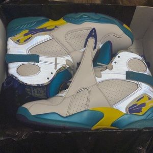 Womens air jordans retro 8 size 9